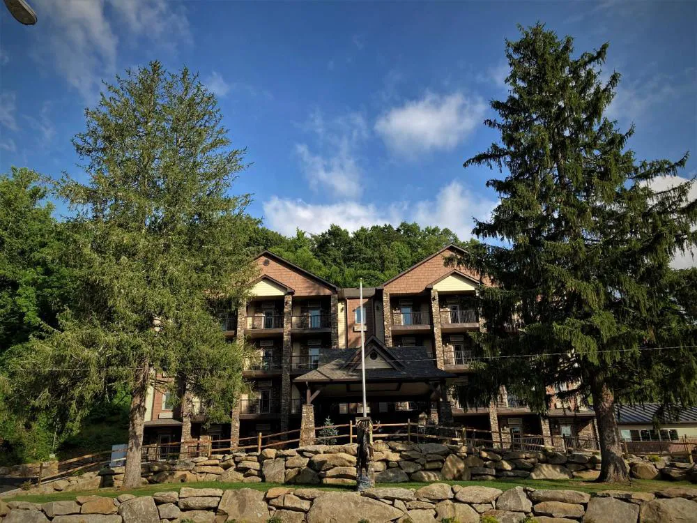 Stonebrook Lodge Bryson City hotel hero