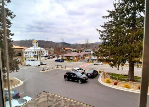 Stonebrook Lodge Bryson City hotel detail image 3