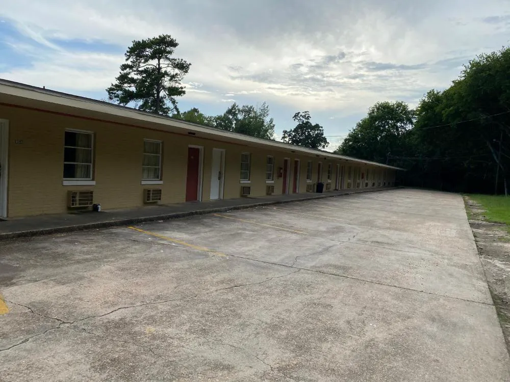 Budget Inn hotel hero