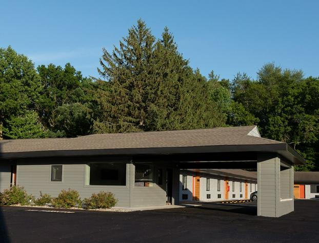 4411 Inn & Suites hotel detail image 2