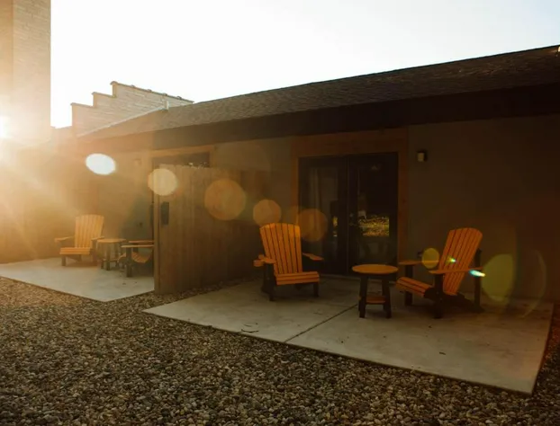 4411 Inn & Suites hotel detail image 3