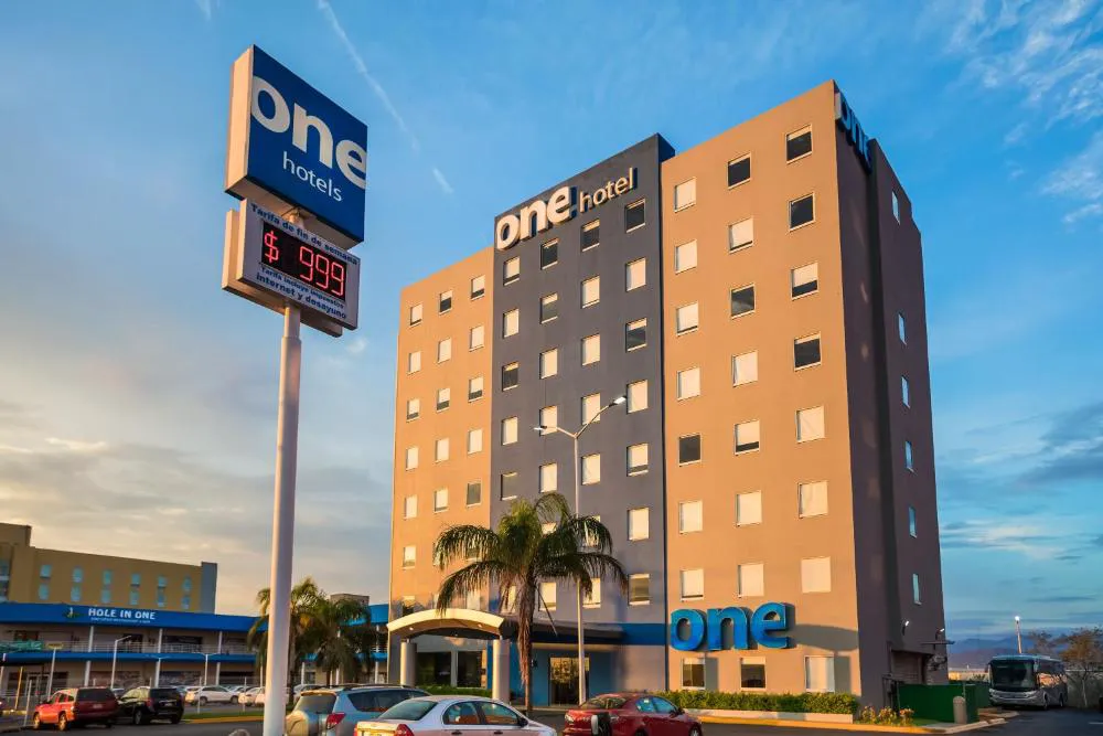 One Monterrey Aeropuerto hotel hero