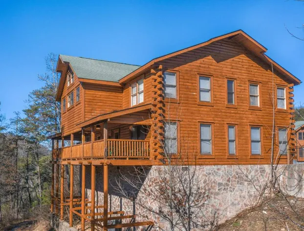 Moonlight Lodge 8 Bedrooms Hot Tub Wi-Fi Pool Sleeps 40 hotel detail image 4