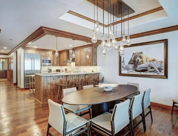 Platinum Vail Ritz-carlton 4 Bedroom Mountain Residence Just One Block From the Eagle Bahn Gondola hotel detail image 3