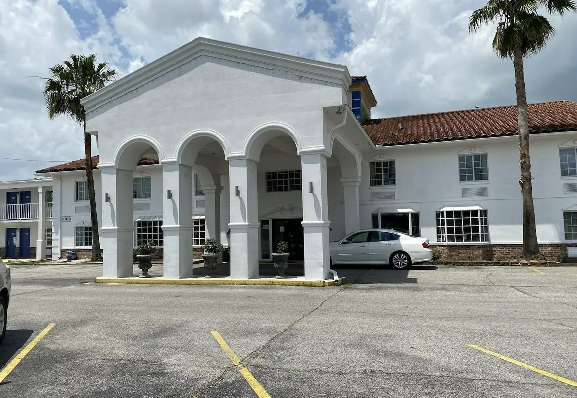 Travelodge by Wyndham LaFayette hotel hero