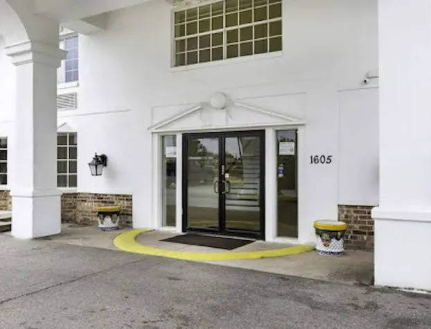 Travelodge by Wyndham LaFayette hotel detail image 1