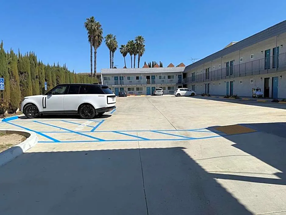 Travel Inn Motel hotel hero