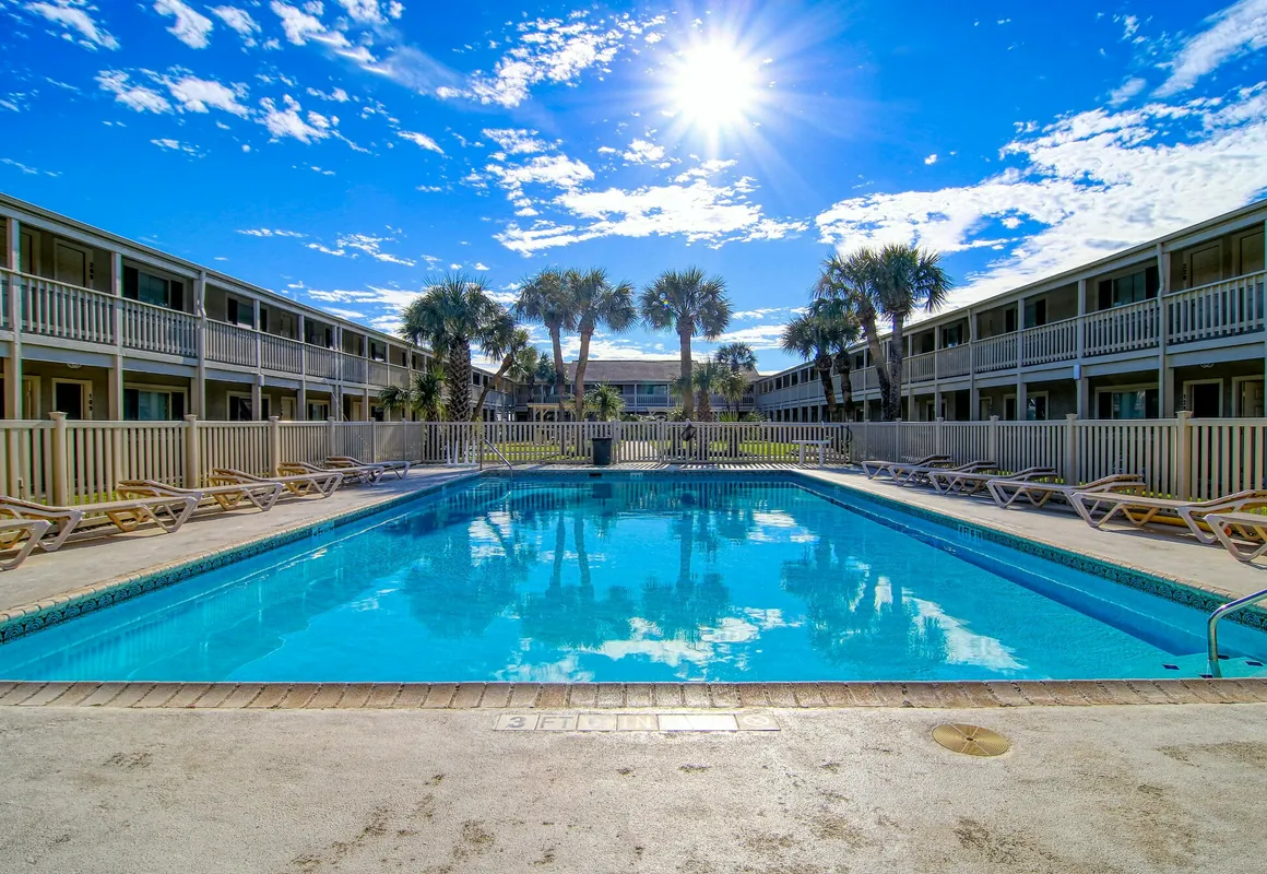 Courtyard #132 Studio Bedroom Condo By Redawning hotel hero