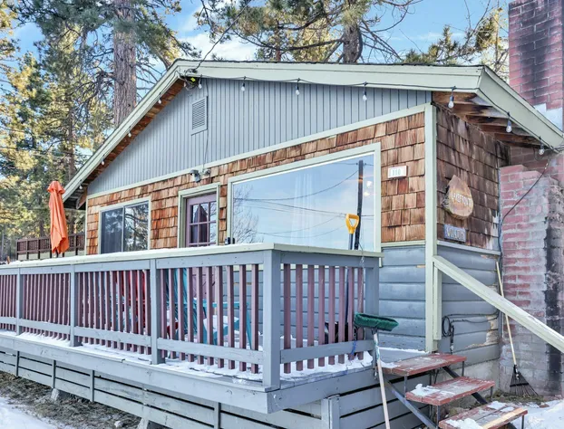 Lakefront #110 hotel detail image 1