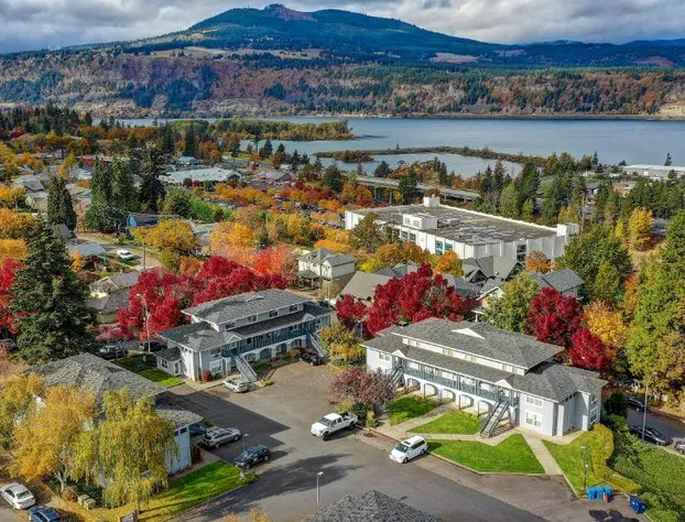 15 Lodge hotel detail image 2