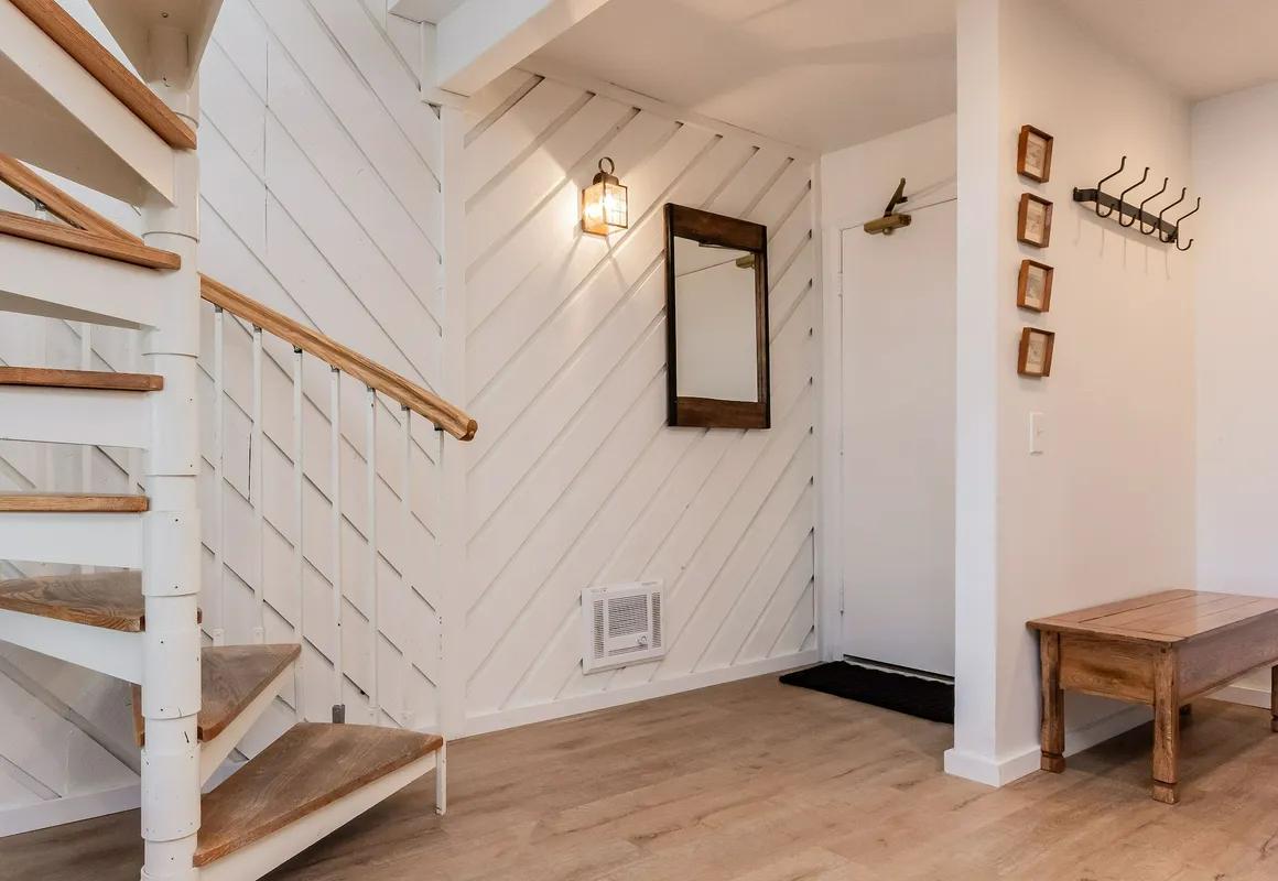 Crestview B44 hotel hero