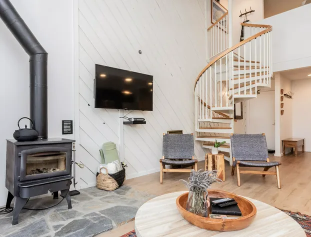 Crestview B44 hotel detail image 1