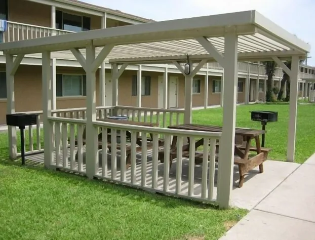 Courtyard #223 1 Bedroom Condo By Redawning hotel detail image 2