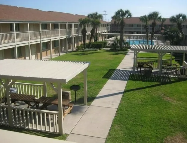 Courtyard #223 1 Bedroom Condo By Redawning hotel detail image 3
