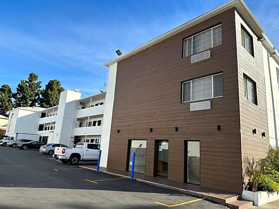 Dusk Hotel hotel hero