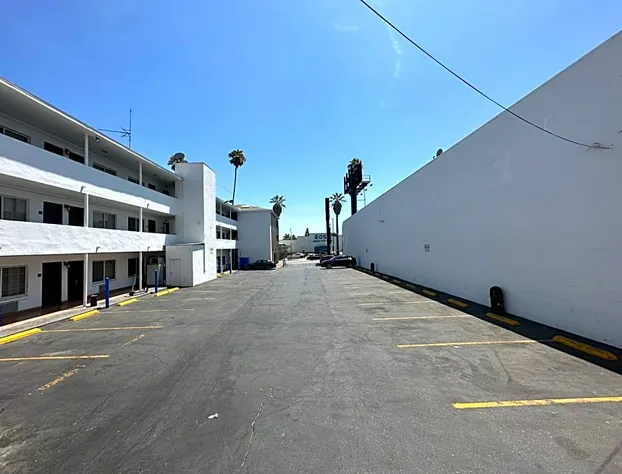 Dusk Hotel hotel detail image 1