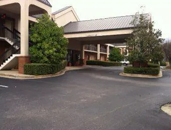 Hampton Inn Prattville hotel hero