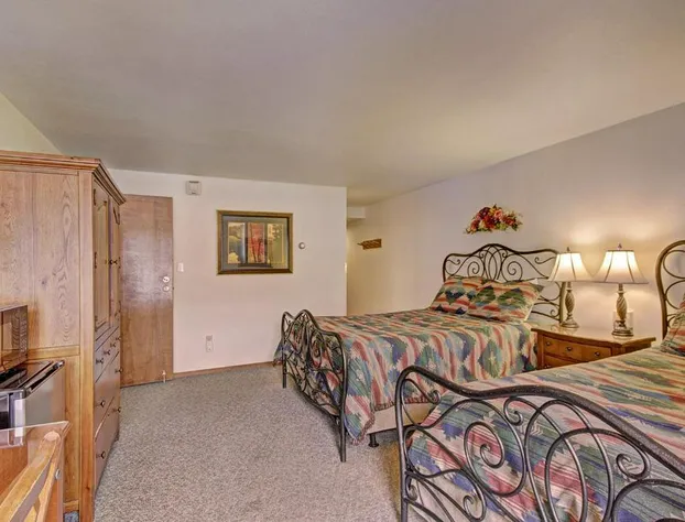 VS645H Village Square 1Br 1Ba Hotel Room hotel detail image 4