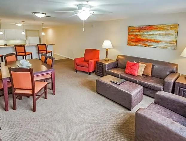 Surreys Grand Crowne Resort hotel detail image 3