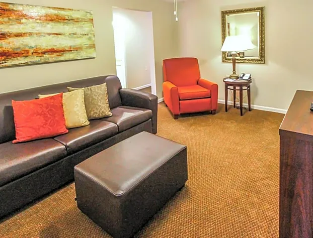 Surreys Grand Crowne Resort hotel detail image 4