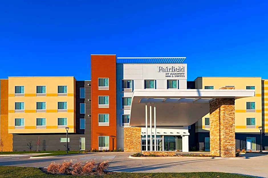 Fairfield Inn & Suites by Marriott Oskaloosa hotel hero