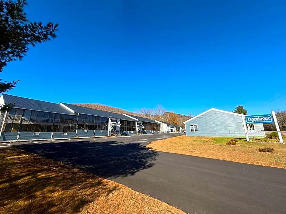 Travelodge by Wyndham Lincoln Near White Mountain hotel hero