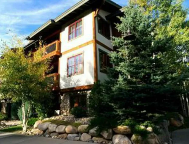 Pines at Orehouse 101 PH1 hotel detail image 3