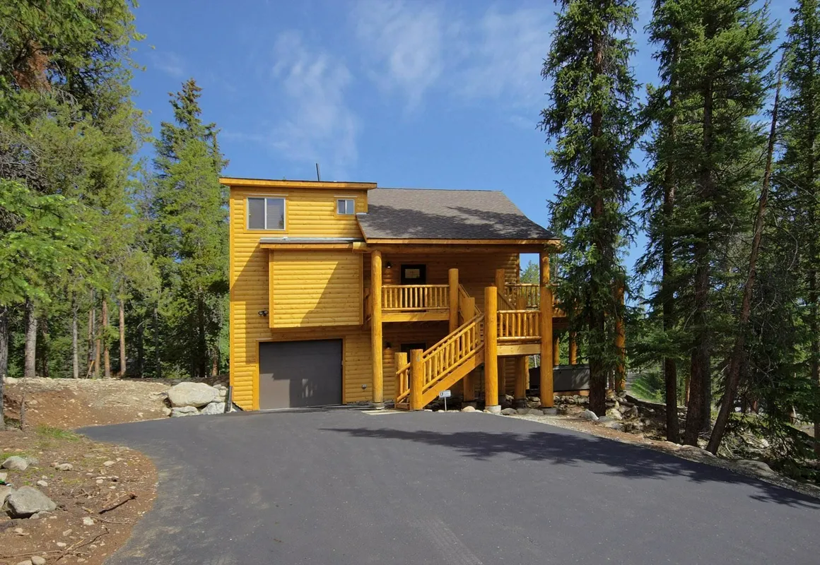 Grand Moose Lodge 3 Bedroom Home by RedAwning hotel hero