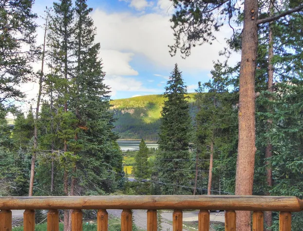 Grand Moose Lodge 3 Bedroom Home by RedAwning hotel detail image 3