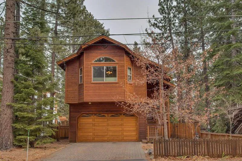 Lukins Lodge By The Lake Hot Tub hotel hero