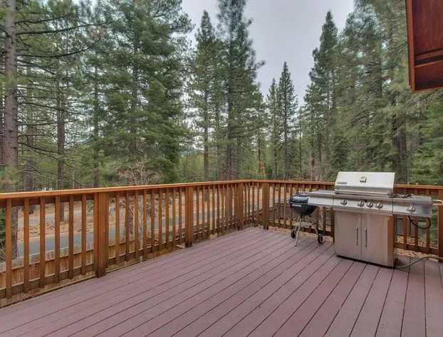 Lukins Lodge By The Lake Hot Tub hotel detail image 1