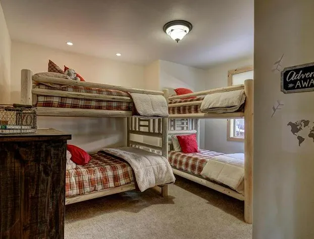 Lukins Lodge By The Lake Hot Tub hotel detail image 3