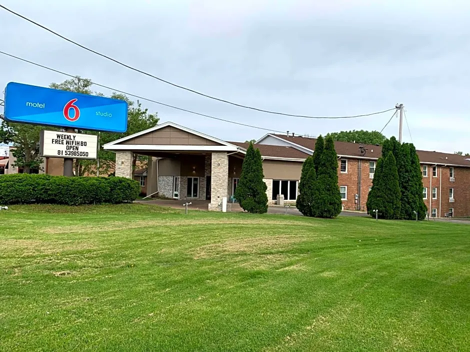 Studio 6 Rockford, IL hotel hero