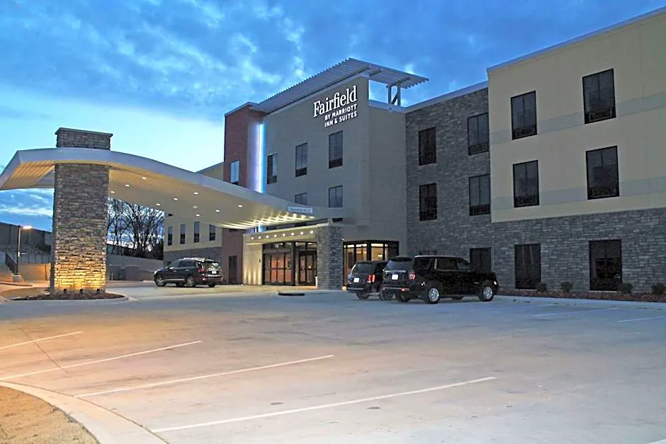 Fairfield Inn & Suites by Marriott St. Louis South hotel hero