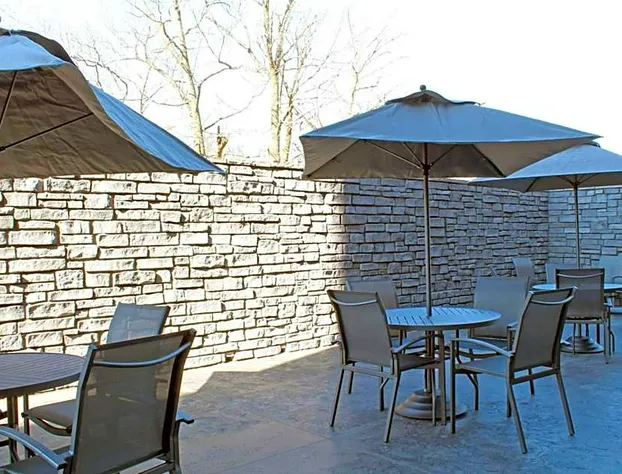 Fairfield Inn & Suites by Marriott St. Louis South hotel detail image 1