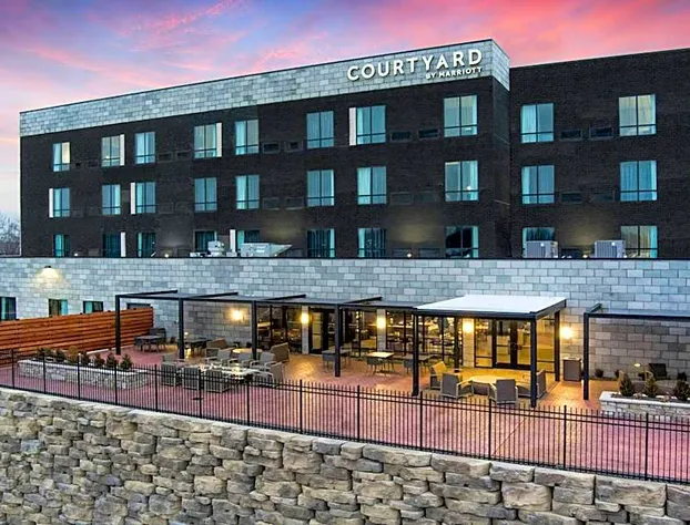 Courtyard by Marriott Jefferson City hotel detail image 1