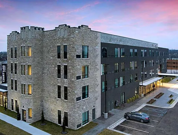 Courtyard by Marriott Jefferson City hotel detail image 2