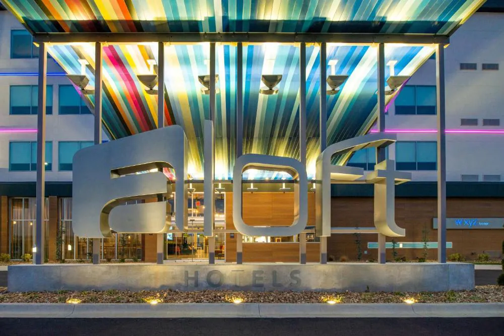 Aloft North Kansas City hotel hero