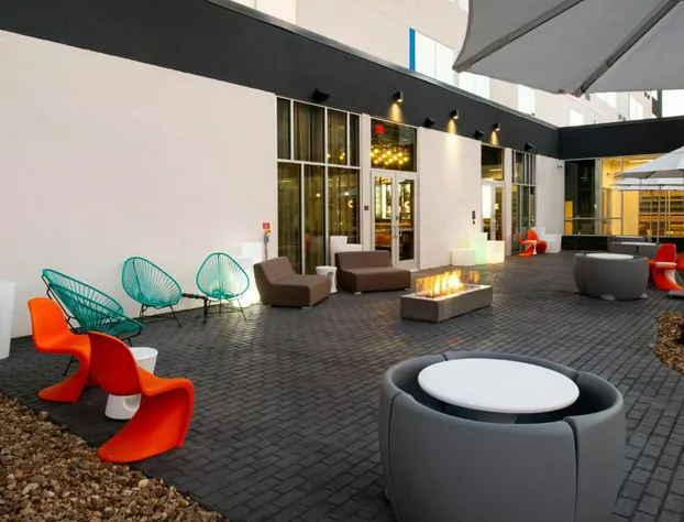 Aloft North Kansas City hotel detail image 2