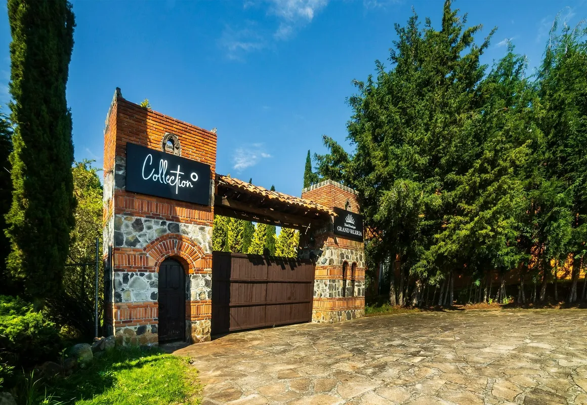 Hotel El Roble Resort hotel hero