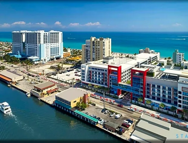 Hot tub Rooftop Pool Near Beach hotel detail image 2