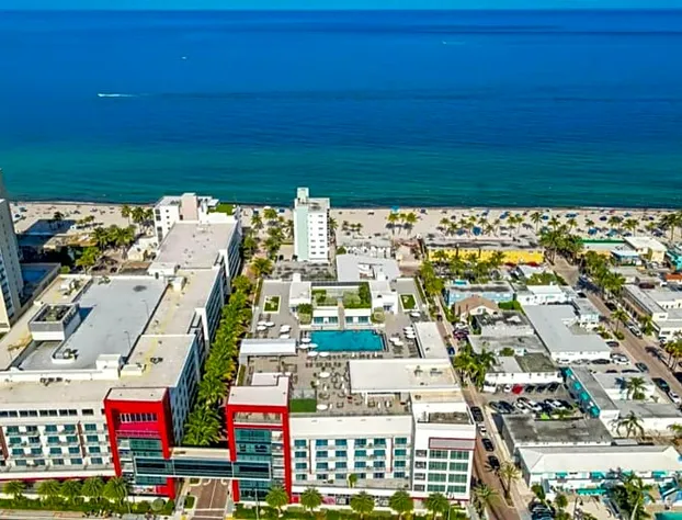 Hot tub Rooftop Pool Near Beach hotel detail image 3