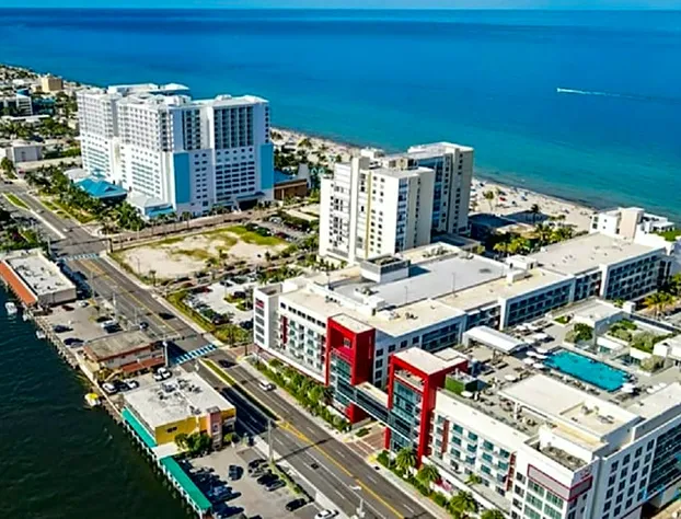 Hot tub Rooftop Pool Near Beach hotel detail image 4