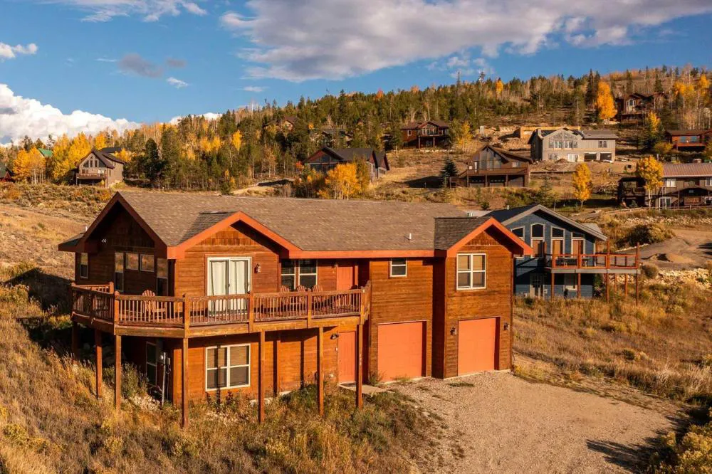 Beaver Lodge hotel hero