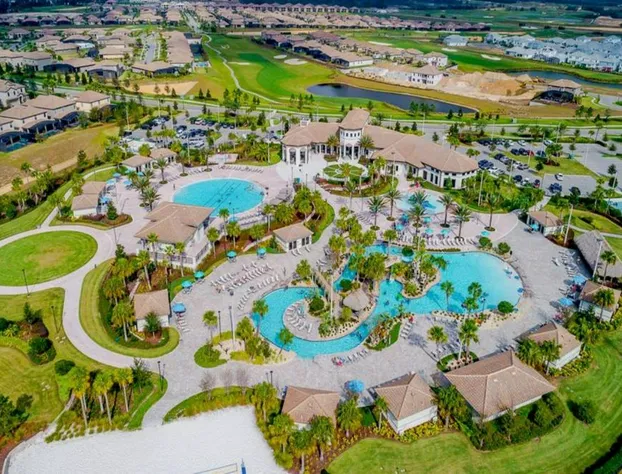 Deluxe Resort Vienna Home next Disney hotel detail image 4