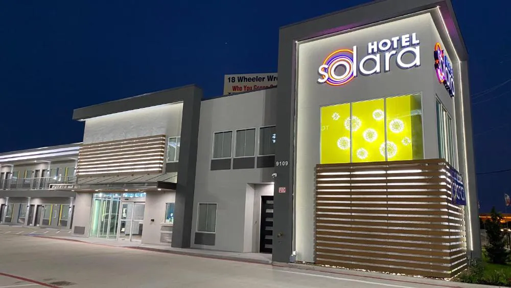 Hotel Solara Hobby Airport hotel hero