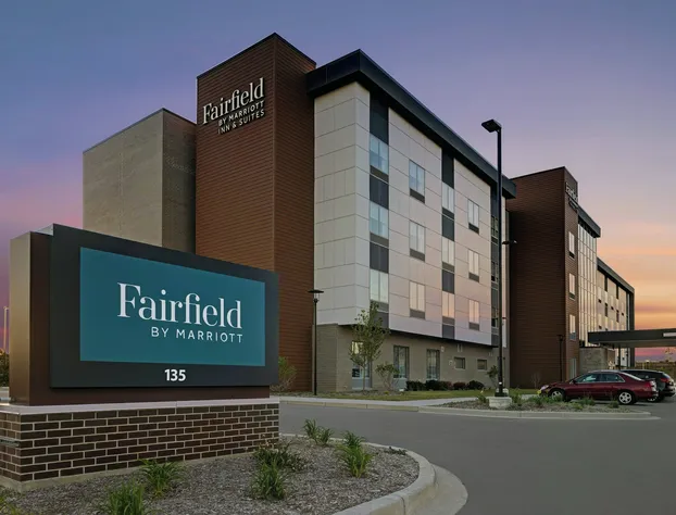 Fairfield Inn & Suites by Marriott Milwaukee Brookfield hotel detail image 1