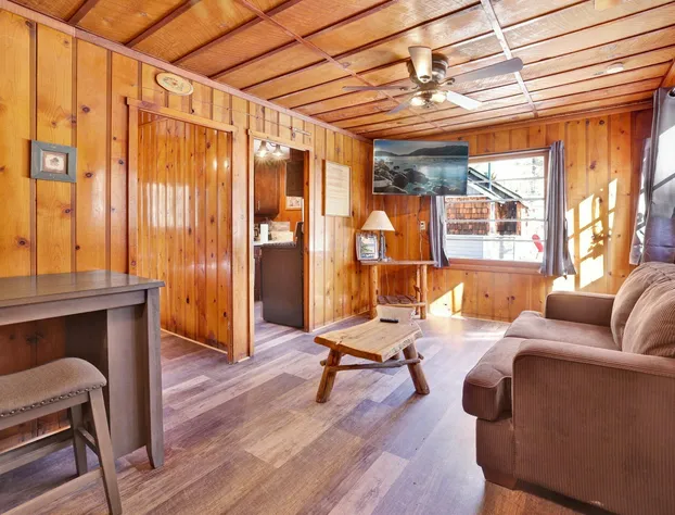 Little Pines #102 hotel detail image 4