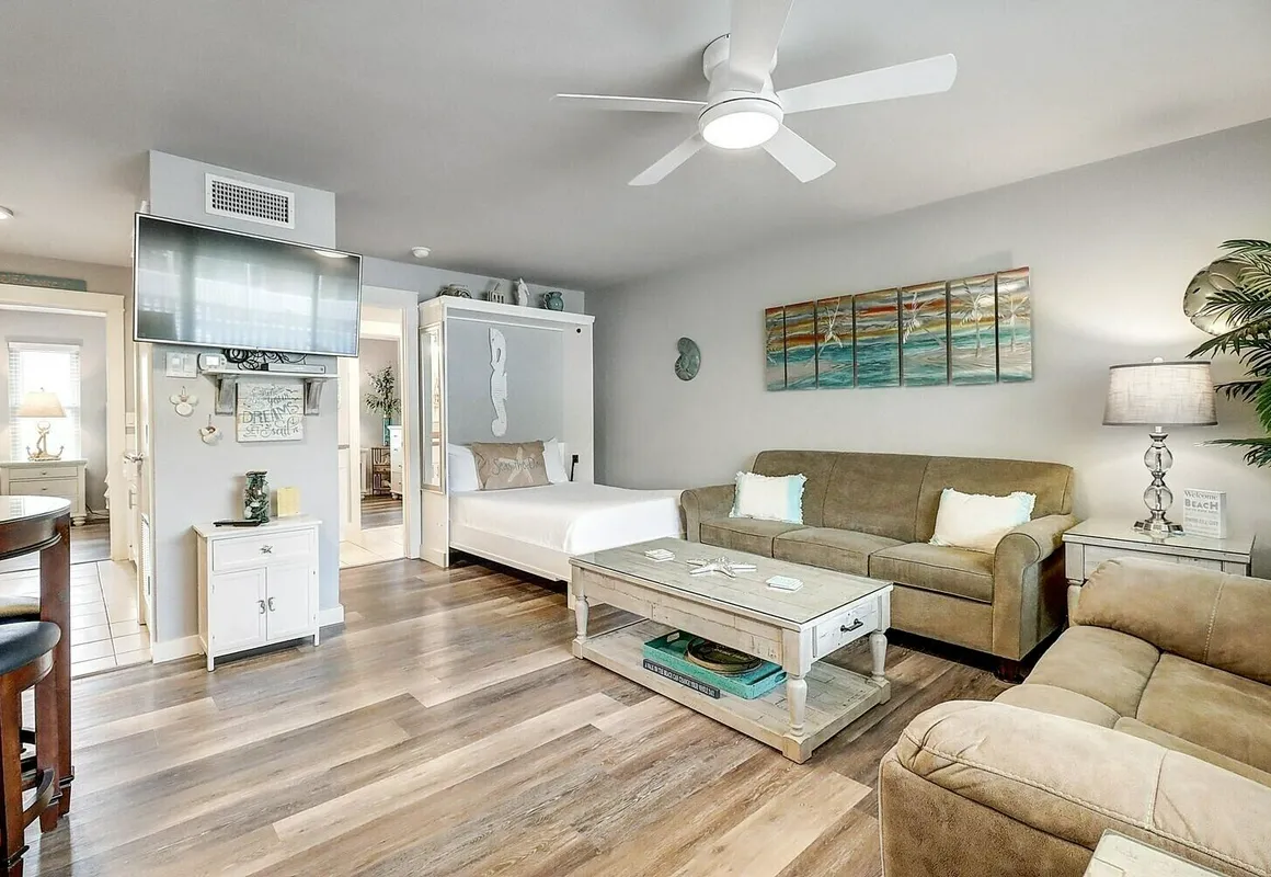 Courtyard #106 1 Bedroom Condo By Redawning hotel hero