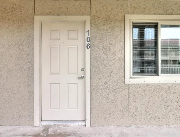 Courtyard #106 1 Bedroom Condo By Redawning hotel detail image 4